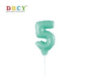 Balónek s číslem na tyči "5"
